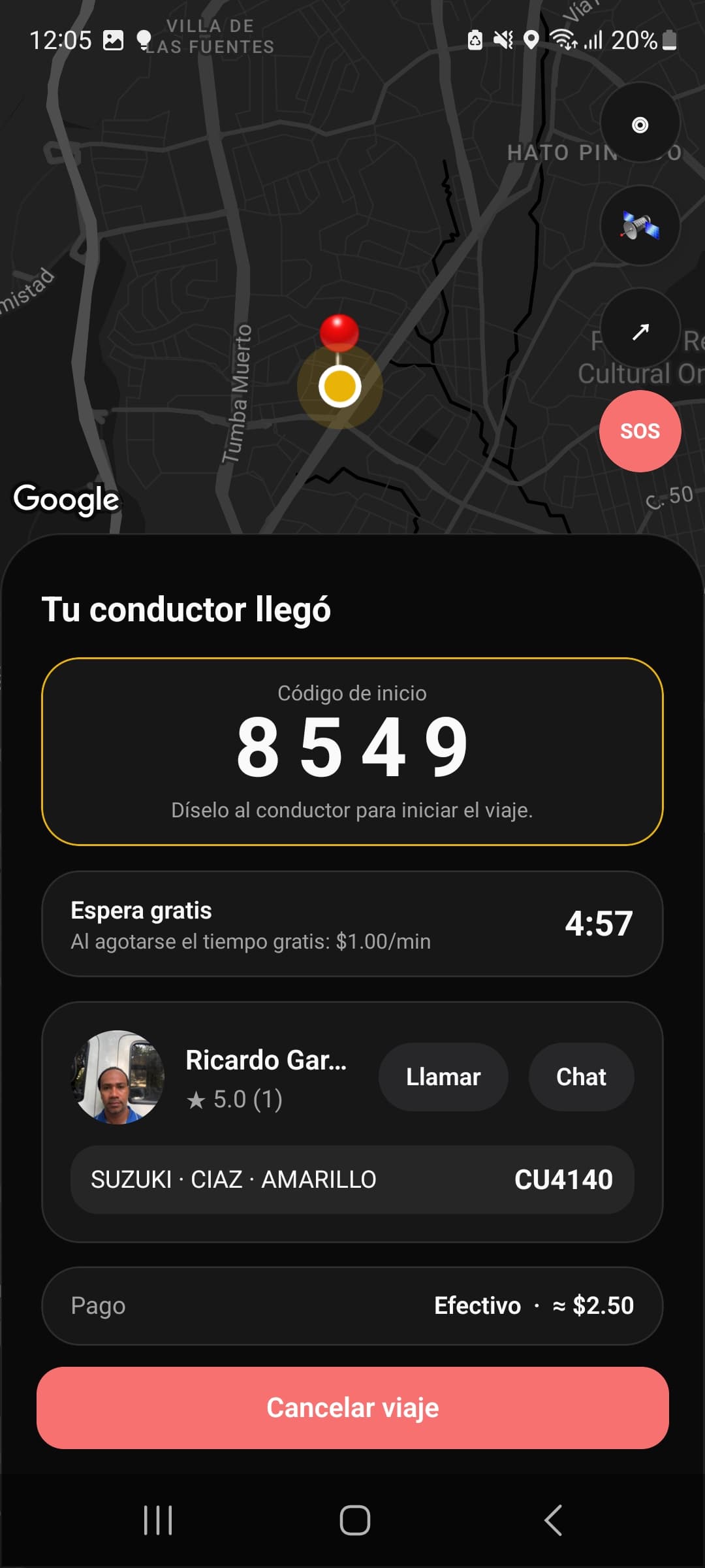 Pantalla de Alco Pasajero con el conductor ya en el punto de recogida: su nombre y foto, la marca, el modelo, el color y la placa del vehículo, y los botones para llamarlo o escribirle.